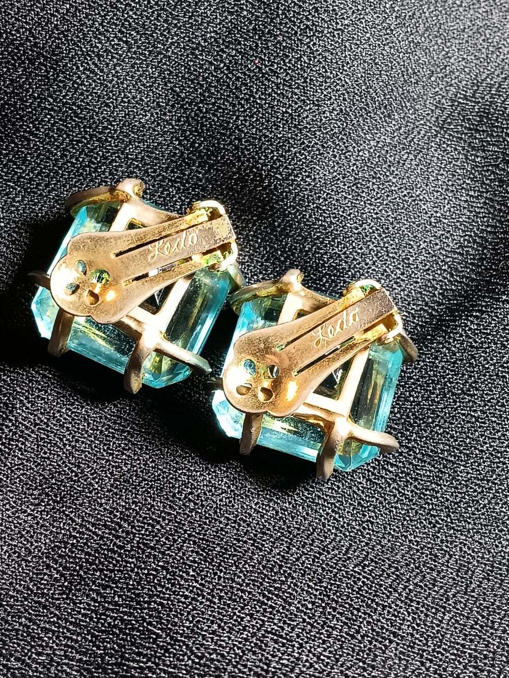 Ledo Vintage Aqua Blue Gold Tone Chunky Clip On Earrings Lucite Large Retro - Picture 2 of 5